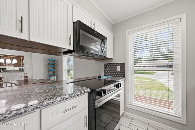 302 Maple Drive, Lafayette, LA 70506