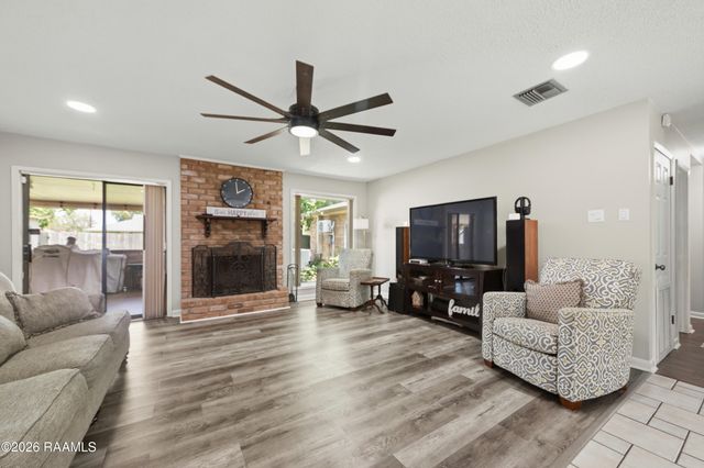 302 Maple Drive, Lafayette, LA 70506