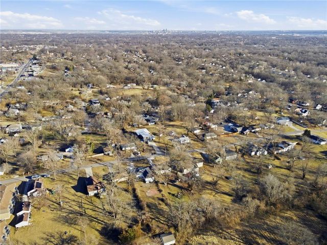 2970 N 58th Street, Kansas City, KS 66104