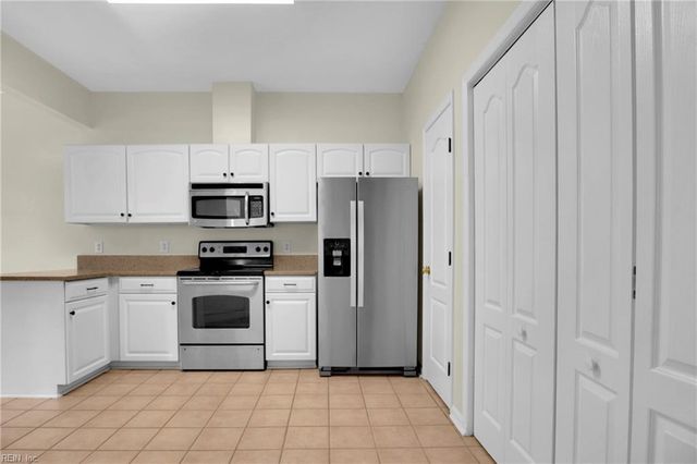 821 Oak Springs CT, Newport News, VA 23602