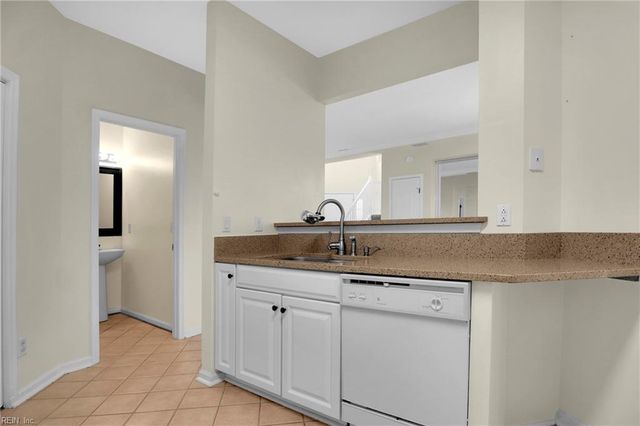 821 Oak Springs CT, Newport News, VA 23602