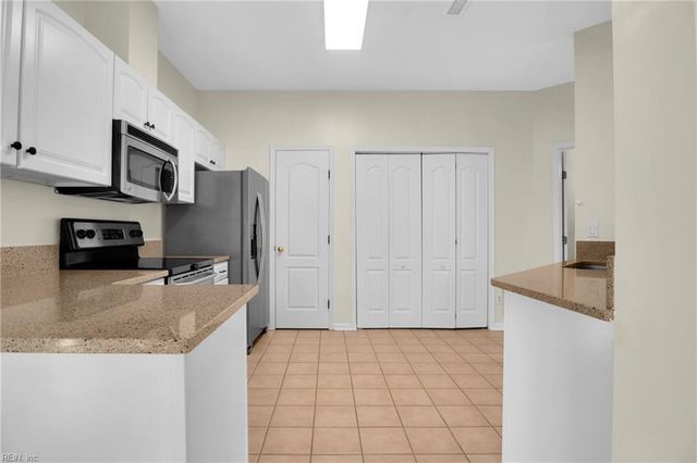 821 Oak Springs CT, Newport News, VA 23602