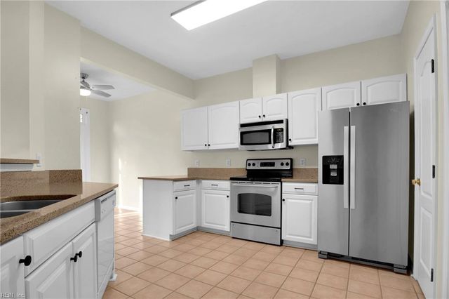 821 Oak Springs CT, Newport News, VA 23602