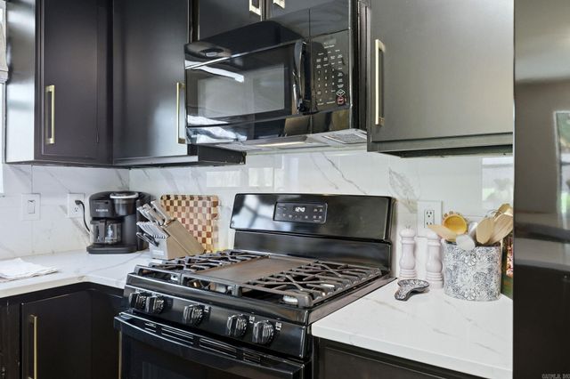 8 Willow Oak Court, Little Rock, AR 72211