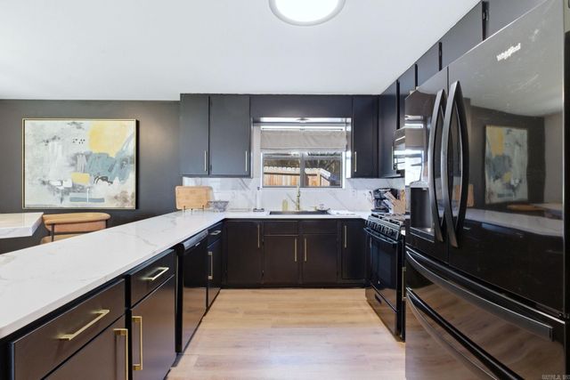 8 Willow Oak Court, Little Rock, AR 72211