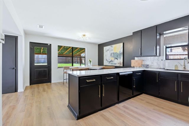 8 Willow Oak Court, Little Rock, AR 72211