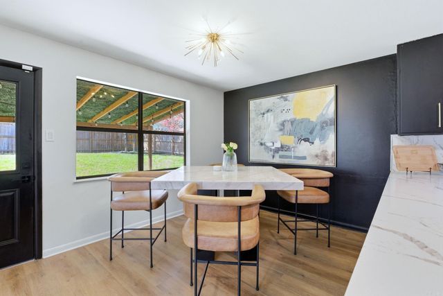 8 Willow Oak Court, Little Rock, AR 72211