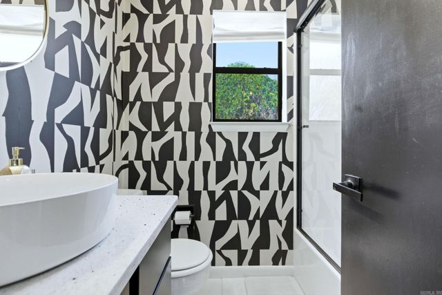 8 Willow Oak Court, Little Rock, AR 72211