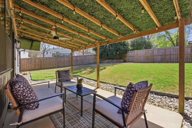 8 Willow Oak Court, Little Rock, AR 72211