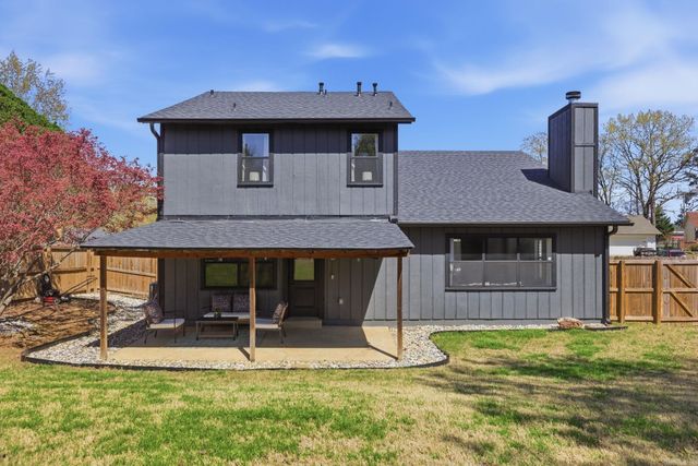 8 Willow Oak Court, Little Rock, AR 72211