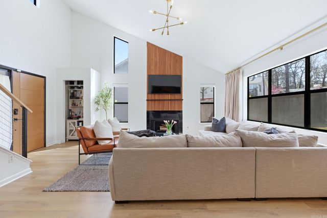 8 Willow Oak Court, Little Rock, AR 72211