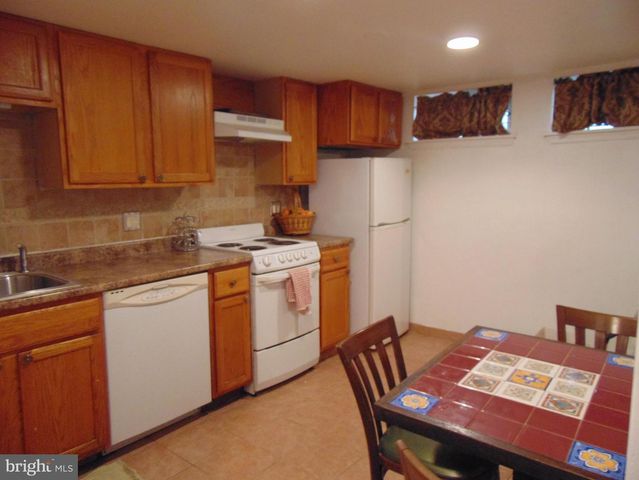 322 E CHURCH ST, Blackwood, NJ 08012