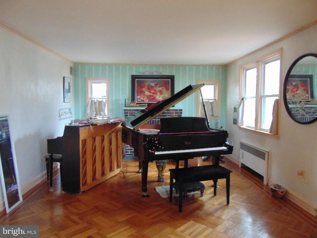 322 E CHURCH ST, Blackwood, NJ 08012