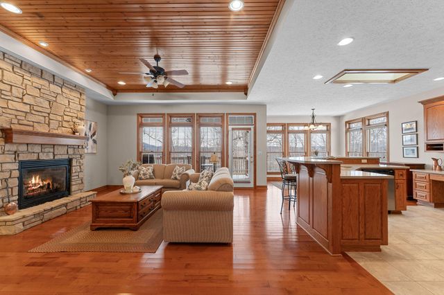 21 Tall Cedar Lane, Reeds Spring, MO 65737