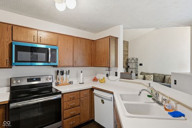 7762 Park North Lake Drive, Indianapolis, IN 46260
