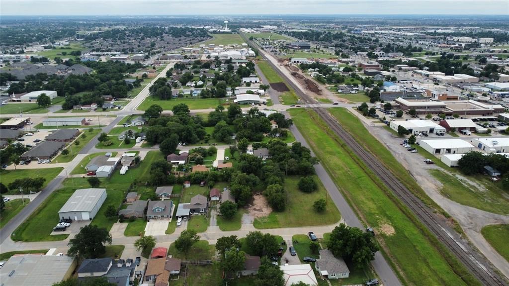 Image 5 of property listing at 200 NE 2nd Street, Moore, OK 73160