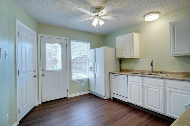 1703 Creekpoint Drive, Lewisville, TX 75067