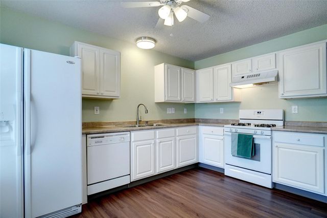 1703 Creekpoint Drive, Lewisville, TX 75067