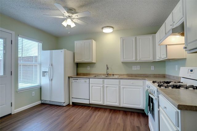 1703 Creekpoint Drive, Lewisville, TX 75067