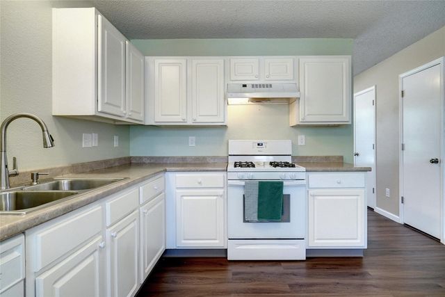 1703 Creekpoint Drive, Lewisville, TX 75067