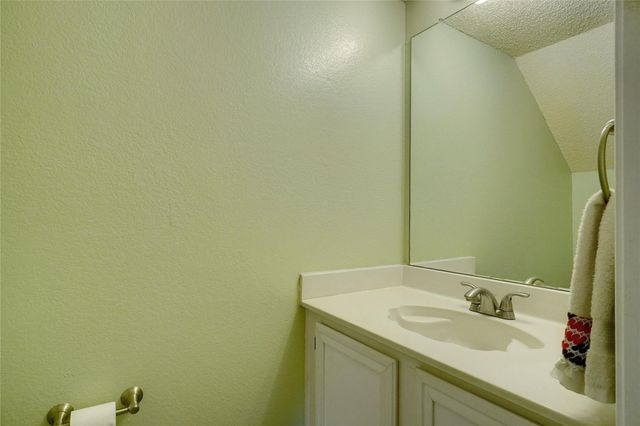 1703 Creekpoint Drive, Lewisville, TX 75067