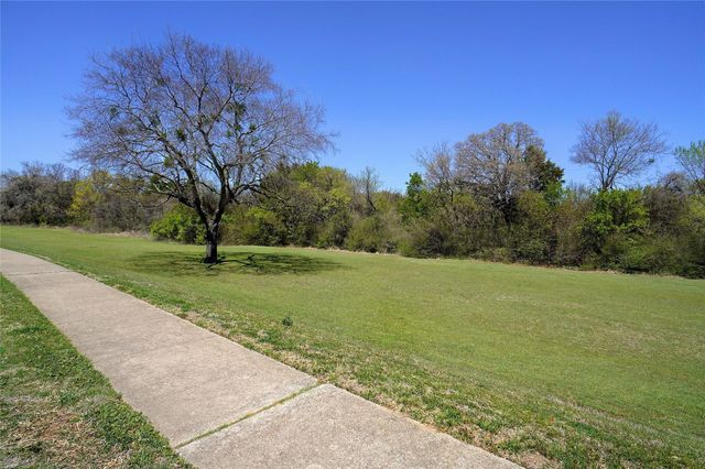 1703 Creekpoint Drive, Lewisville, TX 75067