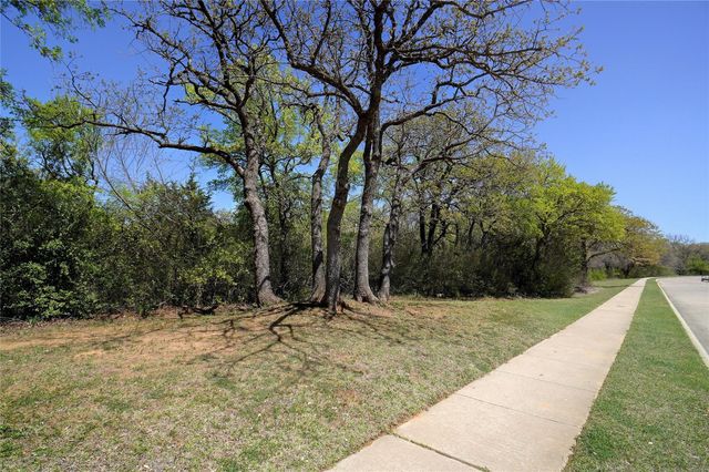 1703 Creekpoint Drive, Lewisville, TX 75067