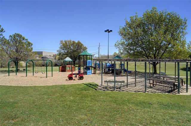 1703 Creekpoint Drive, Lewisville, TX 75067