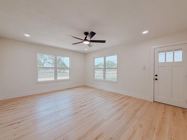 216 N Spikes Road, Corsicana, TX 75110