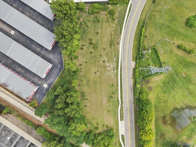 1992 Pontiac Drive, Bloomfield Charter Township, MI 48320