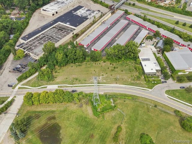 1992 Pontiac Drive, Bloomfield Charter Township, MI 48320