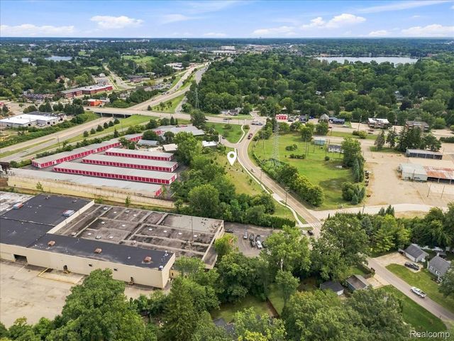 1992 Pontiac Drive, Bloomfield Charter Township, MI 48320