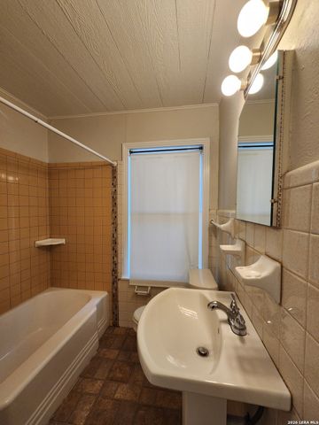 554 LEE ST, New Braunfels, TX 78130