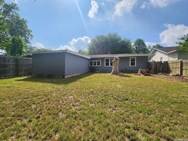 554 LEE ST, New Braunfels, TX 78130