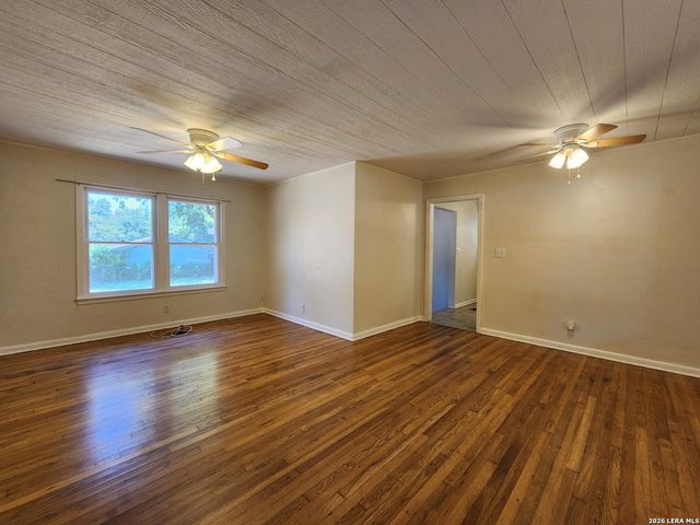 554 LEE ST, New Braunfels, TX 78130