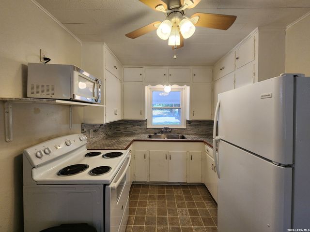 554 LEE ST, New Braunfels, TX 78130