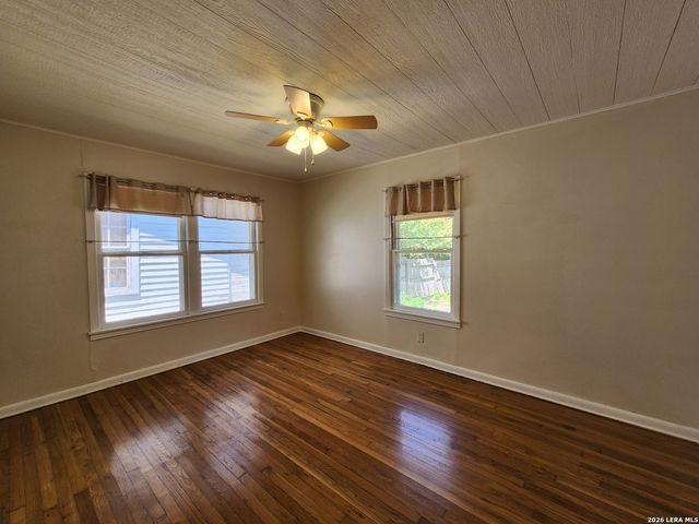 554 LEE ST, New Braunfels, TX 78130