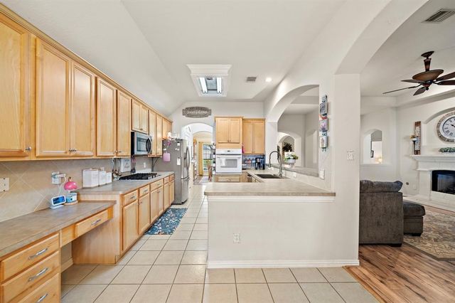 2704 Pebble Creek Drive, Pearland, TX 77581