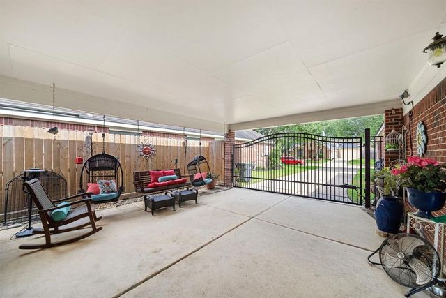 2704 Pebble Creek Drive, Pearland, TX 77581