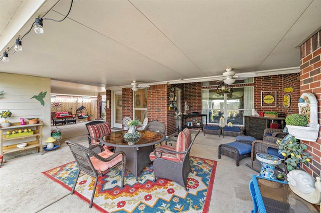 2704 Pebble Creek Drive, Pearland, TX 77581