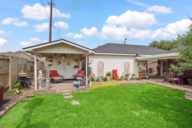 2704 Pebble Creek Drive, Pearland, TX 77581