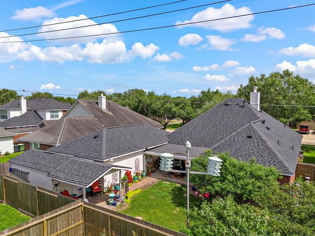 2704 Pebble Creek Drive, Pearland, TX 77581