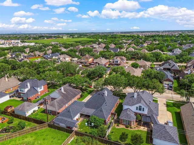 2704 Pebble Creek Drive, Pearland, TX 77581