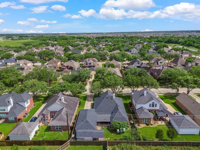 2704 Pebble Creek Drive, Pearland, TX 77581