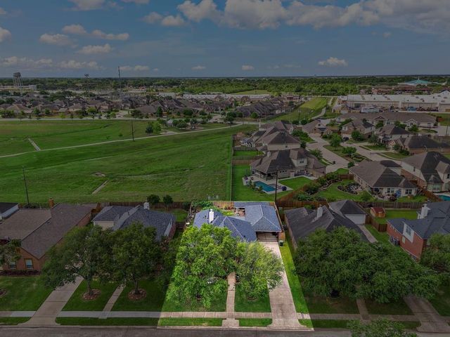2704 Pebble Creek Drive, Pearland, TX 77581