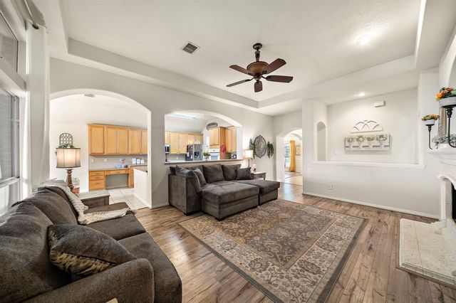 2704 Pebble Creek Drive, Pearland, TX 77581