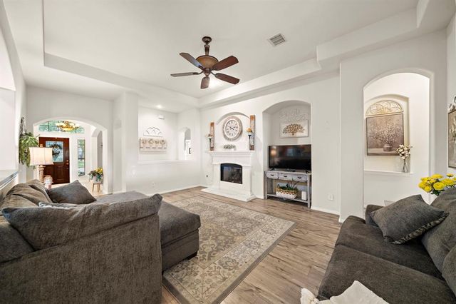 2704 Pebble Creek Drive, Pearland, TX 77581