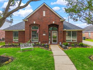 2704 Pebble Creek Drive, Pearland, TX 77581