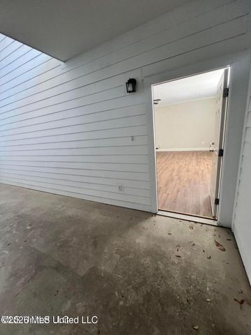 111 Armand Oaks, Ocean Springs, MS 39564