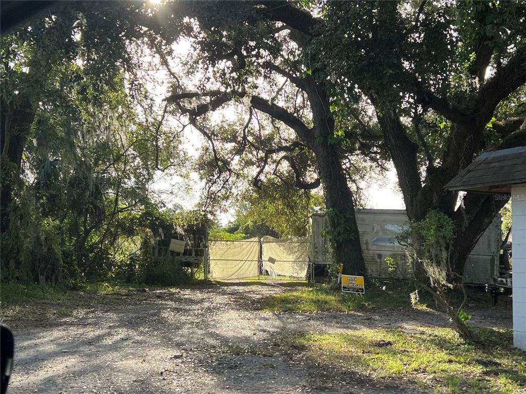 Image 2 of property listing at 8601 E SLIGH AVENUE, Tampa, FL 33610